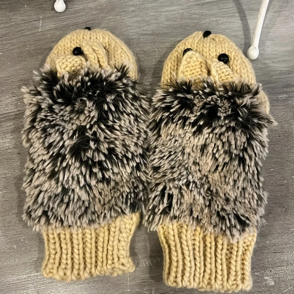 Hedgehog Mittens Like New